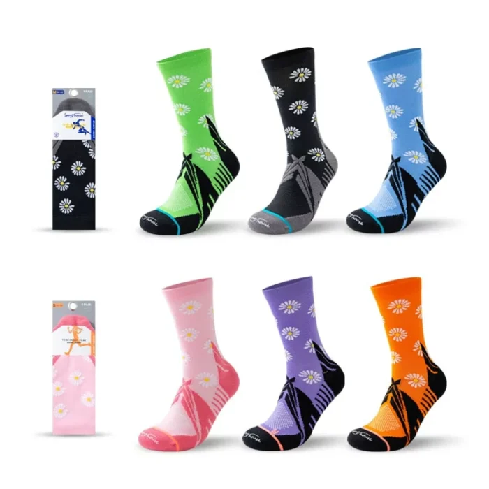 Daisy patterned skateboard crew socks for Men and Women