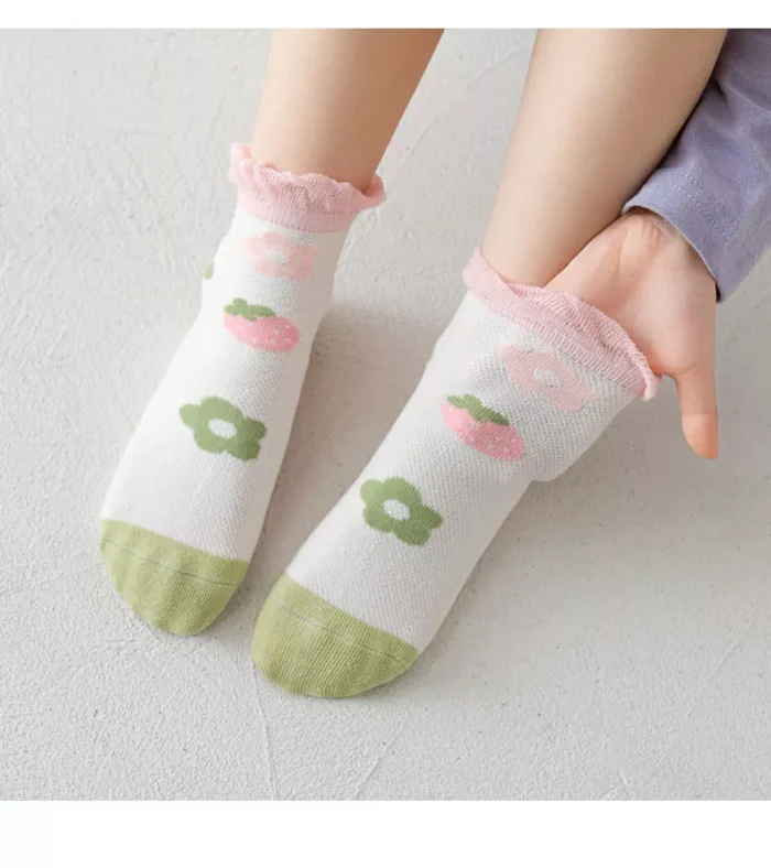Kids' Spring Strawberry Floral Mesh Combed cotton Ankle socks - Imagen 3