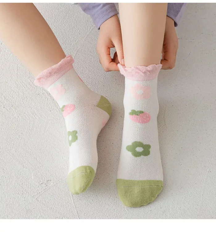 Kids' Spring Strawberry Floral Mesh Combed cotton Ankle socks - Imagen 2