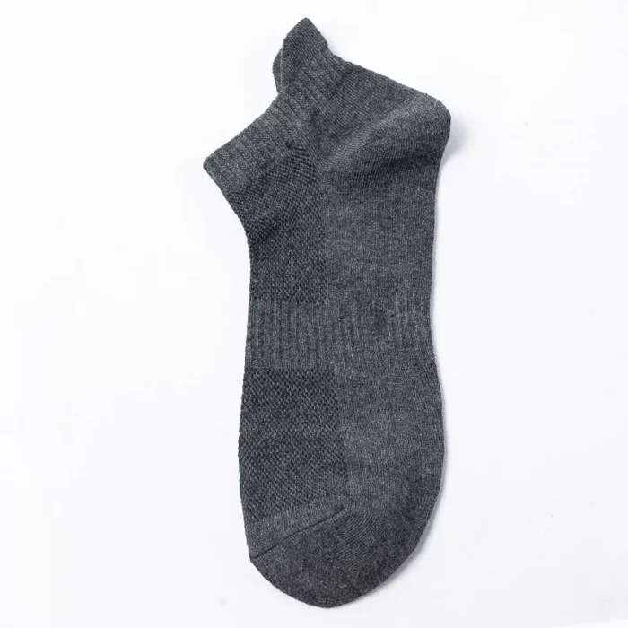Men's thin tab top solid color mesh low cut socks - Imagen 5