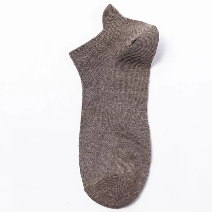Men's thin tab top solid color mesh low cut socks - Imagen 4