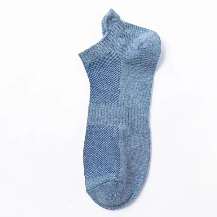 Men's thin tab top solid color mesh low cut socks - Imagen 3