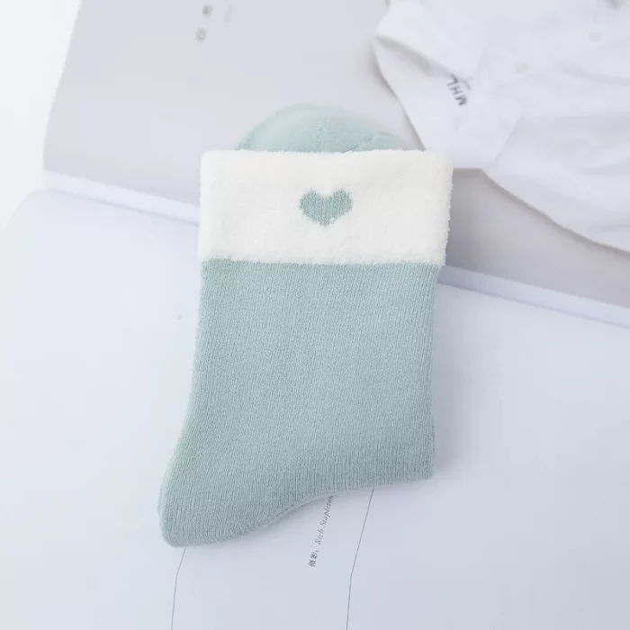 Thickened heart pattern loose cuff socks for postpartum women - Imagen 3
